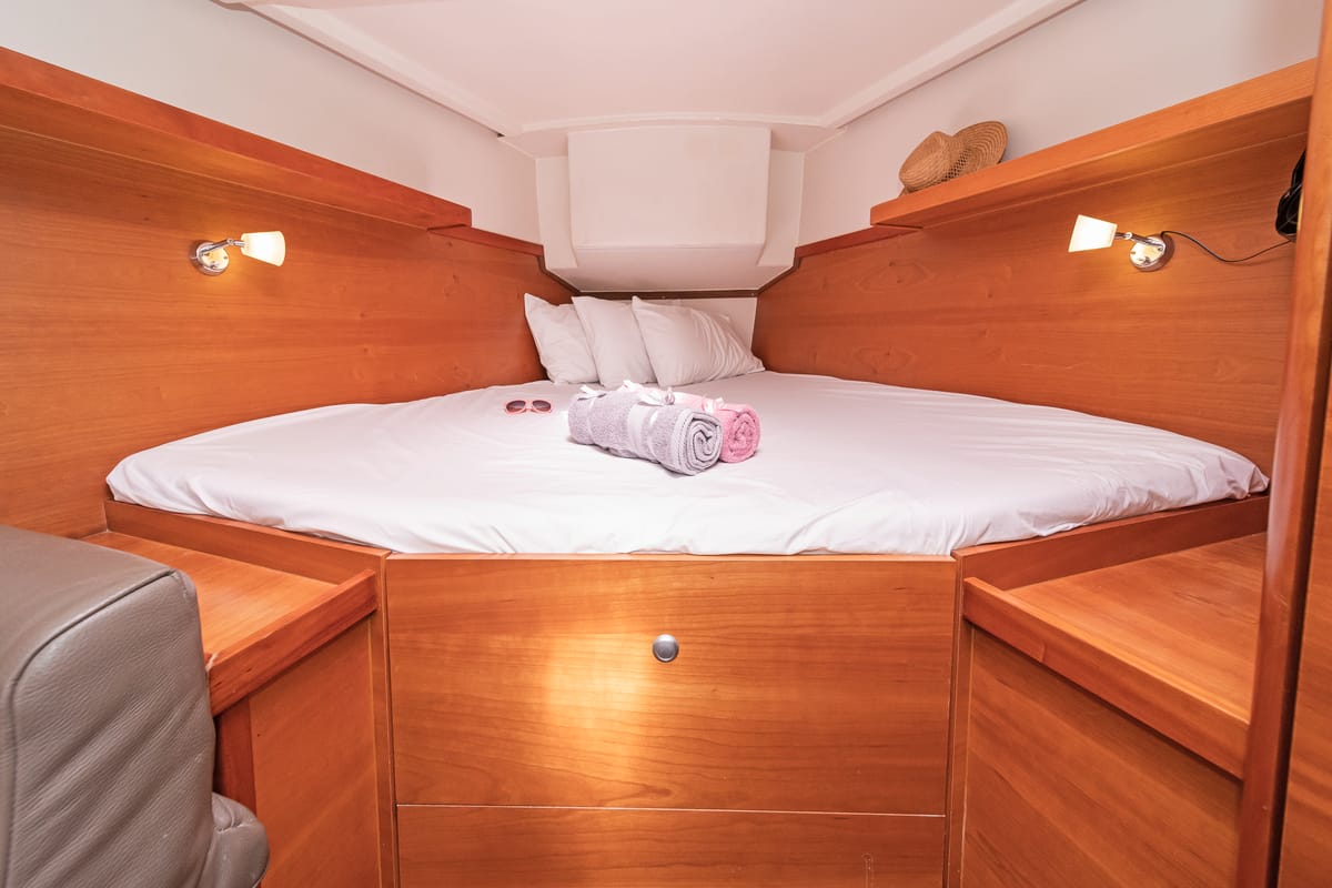 Cabin on Tria S, a Hanse Yachts Hanse 430 sailboat at Kos, Greece