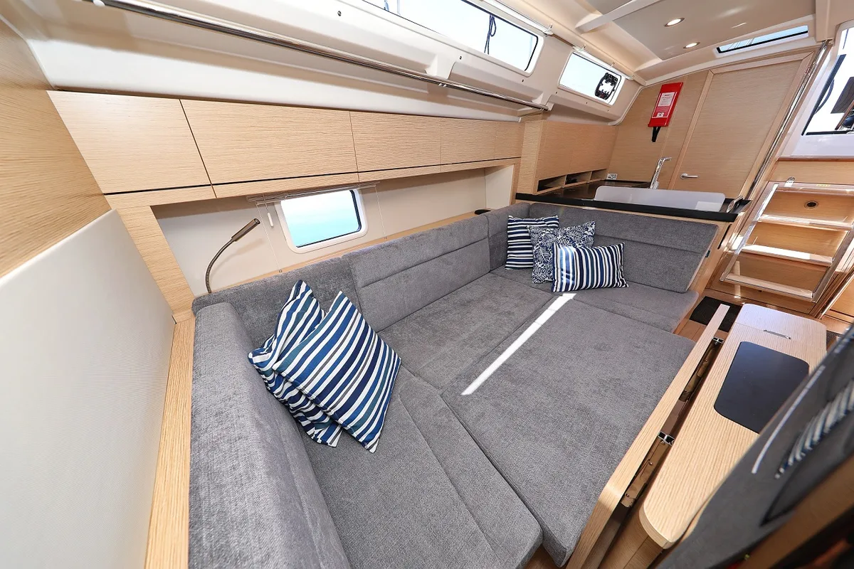 Salon of Estel, a Hanse Yachts Hanse 418 sailboat at Grad Kaštela, Croatia