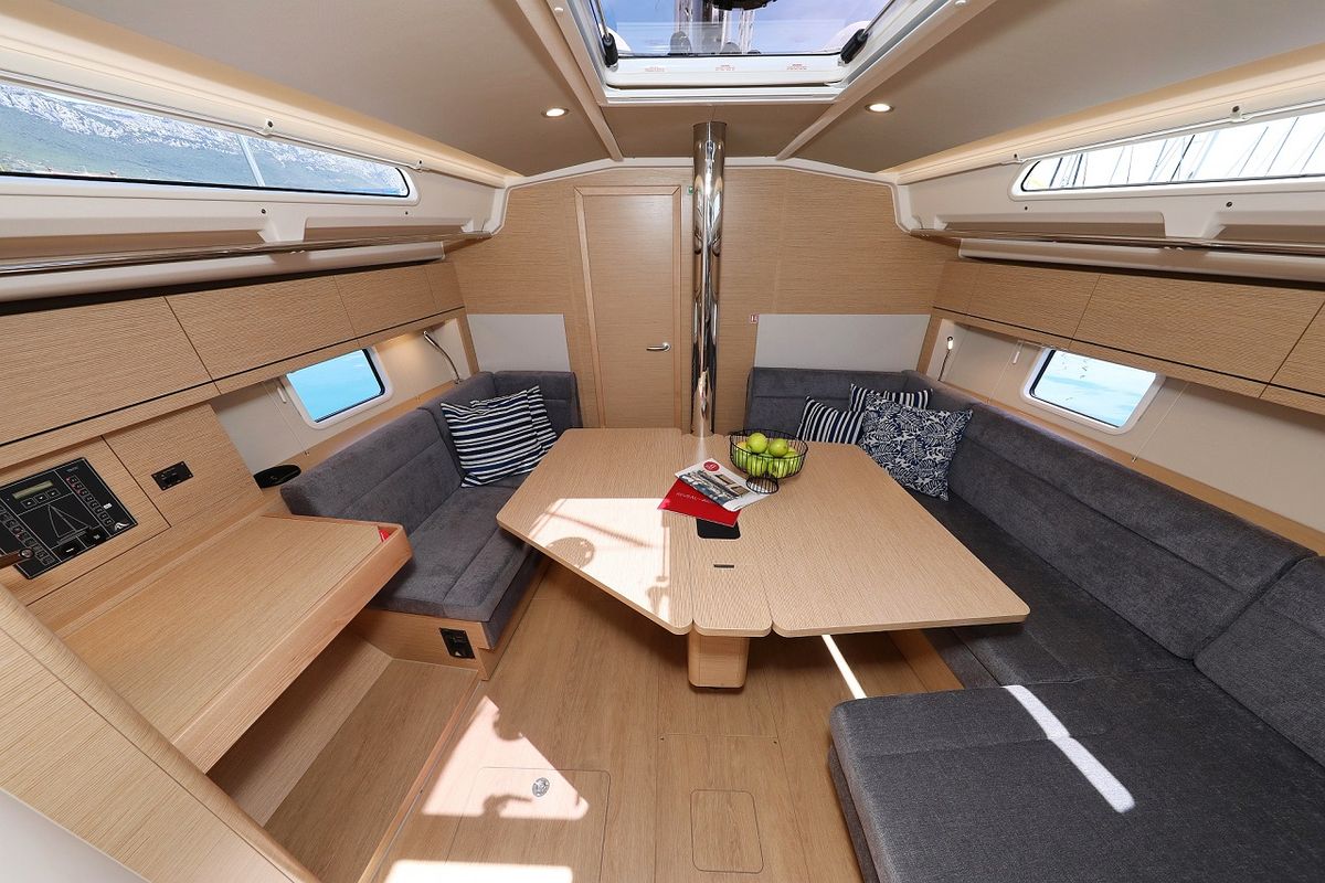 Salon of Estel, a Hanse Yachts Hanse 418 sailboat at Grad Kaštela, Croatia