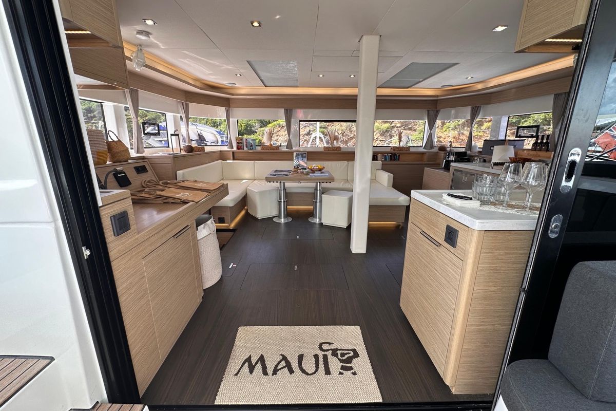 Salon of MAUI (PTP), a Lagoon 55 catamaran at Le Gosier, France