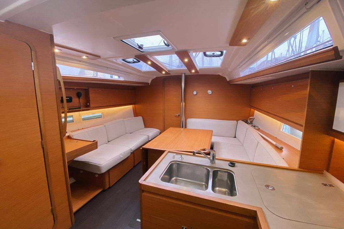 Salon of Jelo, a Dufour 390 GL sailboat at Marseille, France