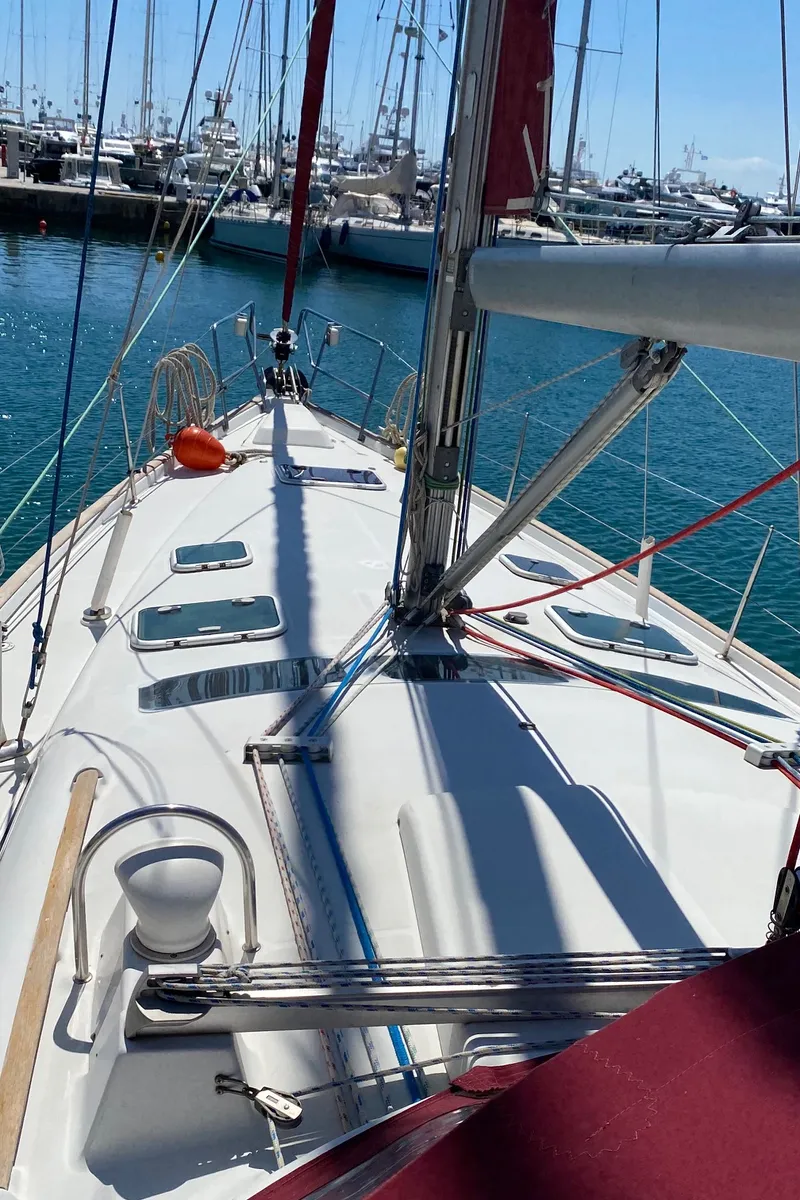 Deck of Argo, a Beneteau Oceanis 423 sailboat at Flisvos Marina, Greece