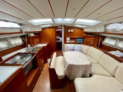 Salon of Argo, a Beneteau Oceanis 423 sailboat at Flisvos Marina, Greece