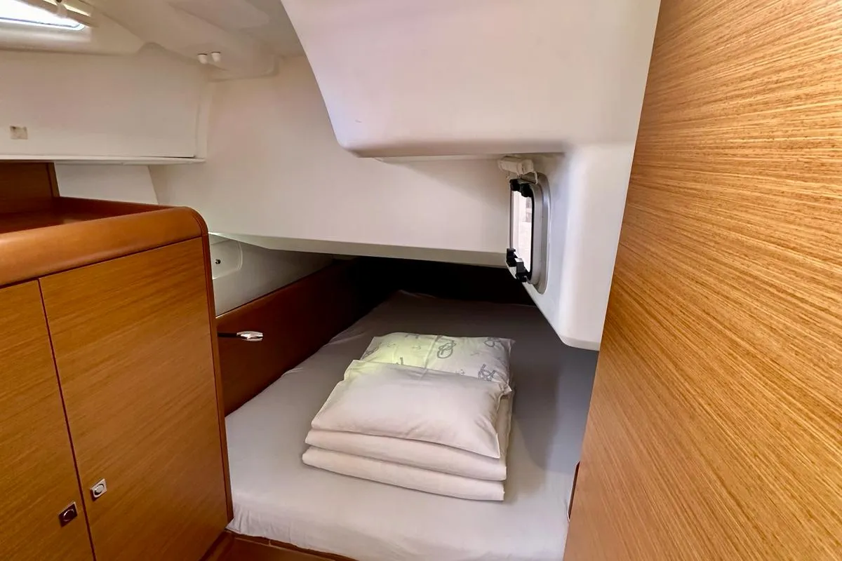 Cabin on Baez, a Jeanneau Sun Odyssey 449 sailboat at Općina Sukošan, Croatia