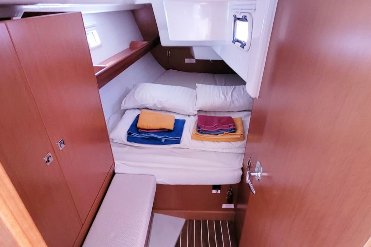 Cabin on Taz, a Bavaria 34 sailboat at Fethiye, Turkey
