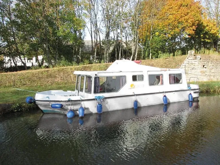 2405, a Espade Espade 1050 Fly motorboat at Mittersheim, France