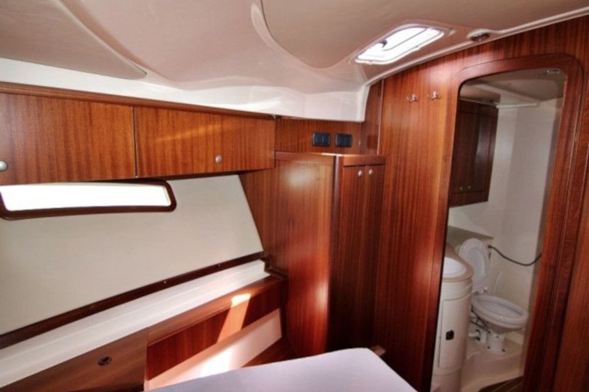 Cabin on Renesansa, a SAS - Vektor Adriana 44 motorboat at Zadar, Croatia