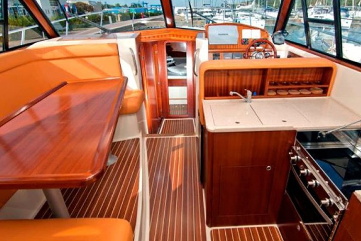 Salon of Renesansa, a SAS - Vektor Adriana 44 motorboat at Zadar, Croatia