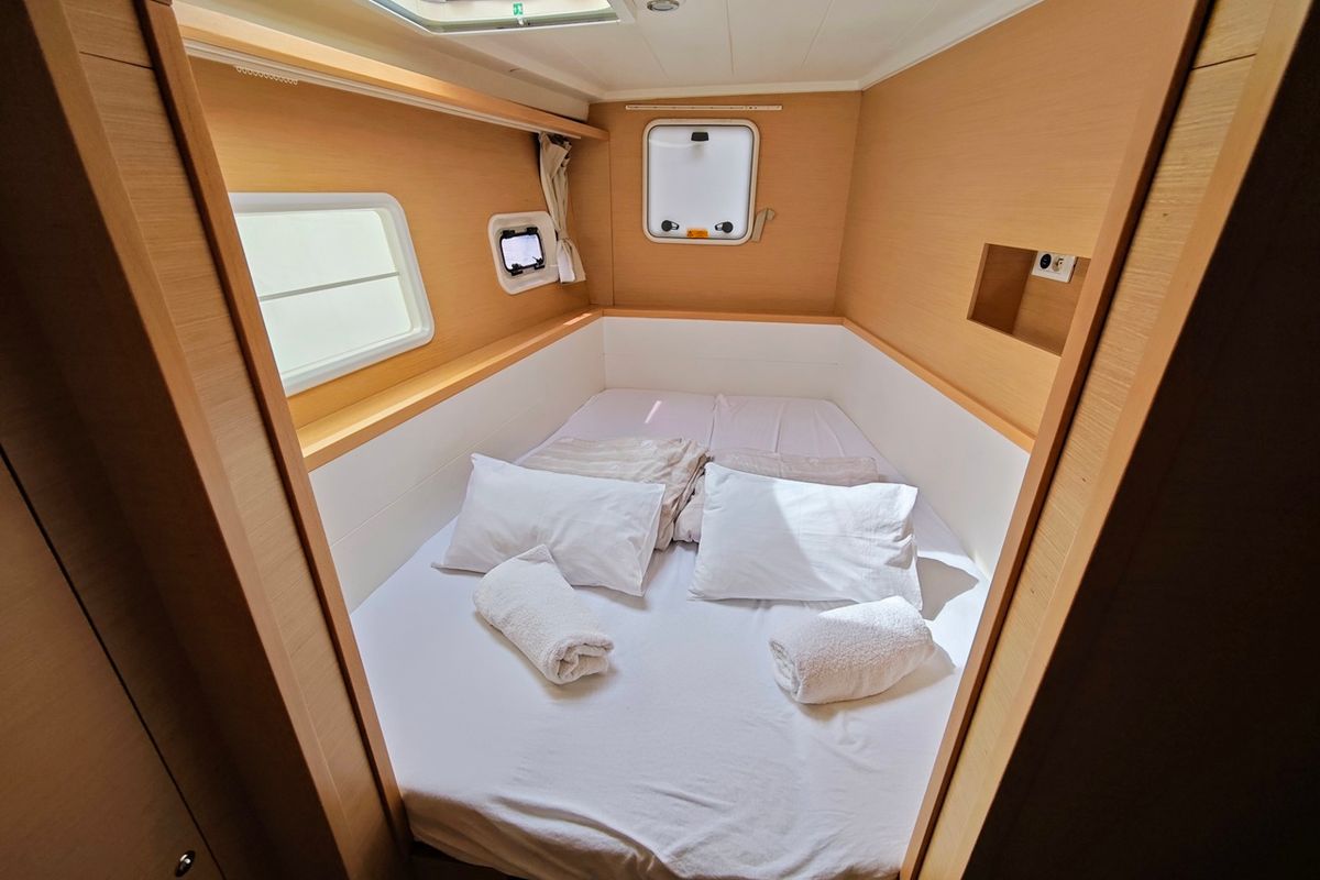 Cabin on Diego, a Lagoon 400 S2 catamaran at Općina Sukošan, Croatia