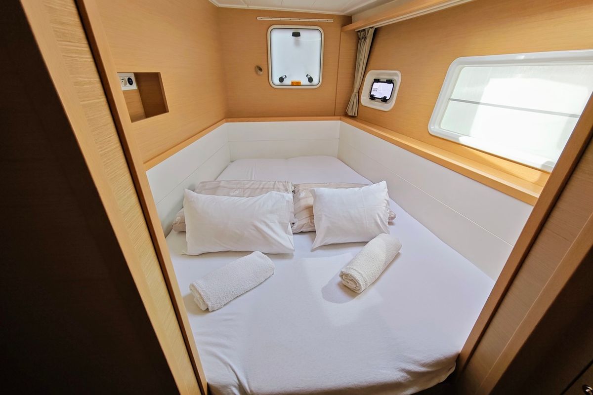 Cabin on Diego, a Lagoon 400 S2 catamaran at Općina Sukošan, Croatia