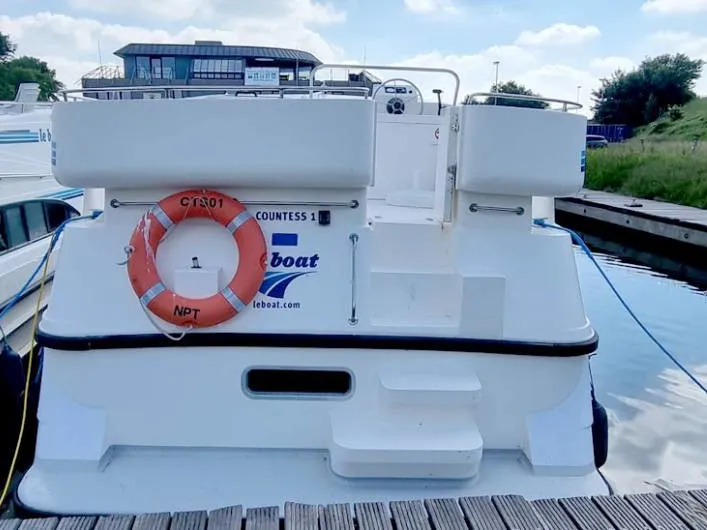 Exterior view of Countess, a Cygnet Countess motorboat at Trèbes, France