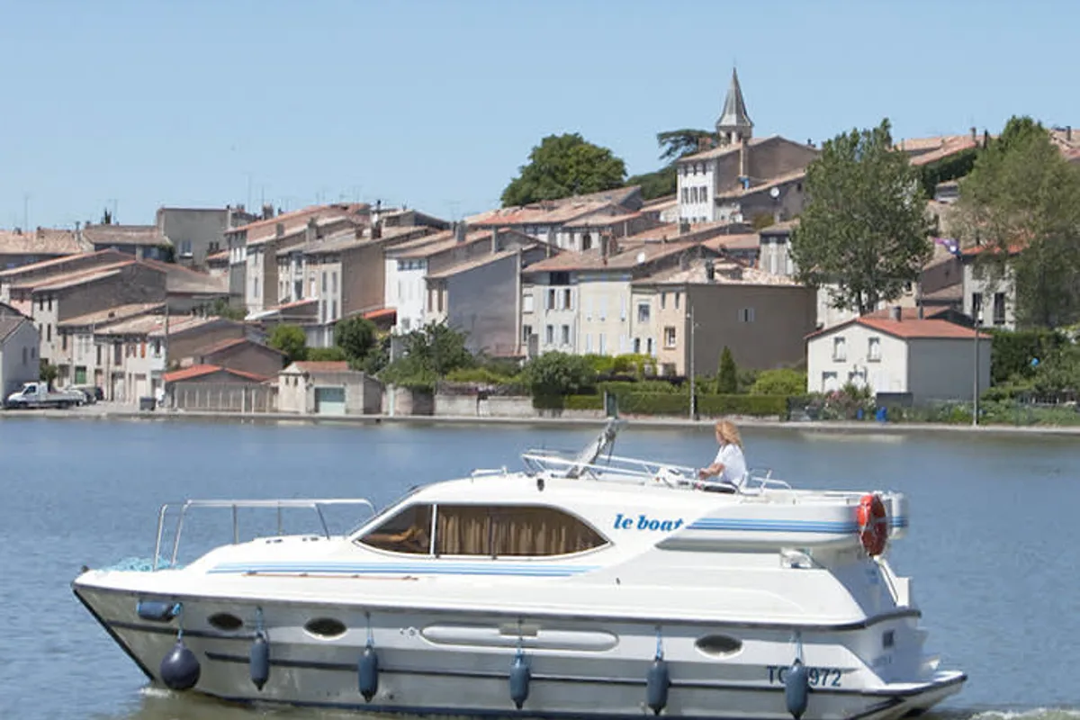 Exterior view of Countess, a Cygnet Countess motorboat at Trèbes, France