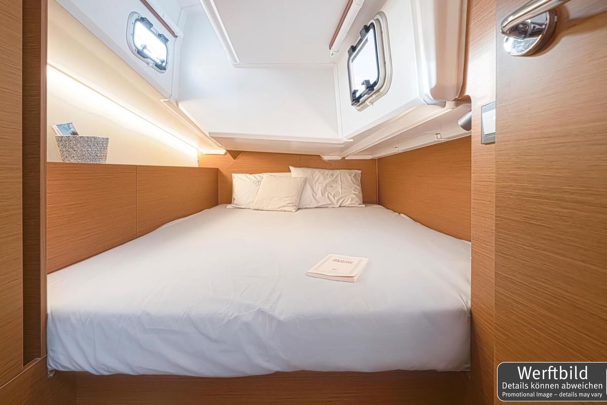 Cabin on Lidija, a Jeanneau Sun Odyssey 380 sailboat at Grad Pula, Croatia