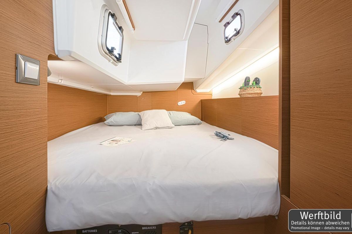 Cabin on Lidija, a Jeanneau Sun Odyssey 380 sailboat at Grad Pula, Croatia