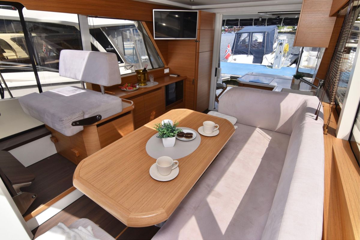 Salon of Skien, a Greenline 39 motorboat at Porsgrunn, Norway