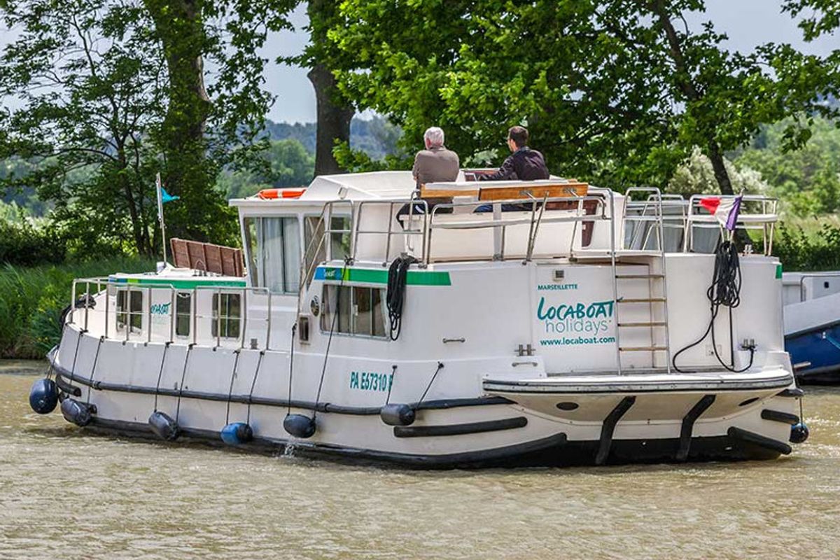 Exterior view of 1400-16, a Pénichette 1400 motorboat at Saint-Léger-sur-Dheune, France