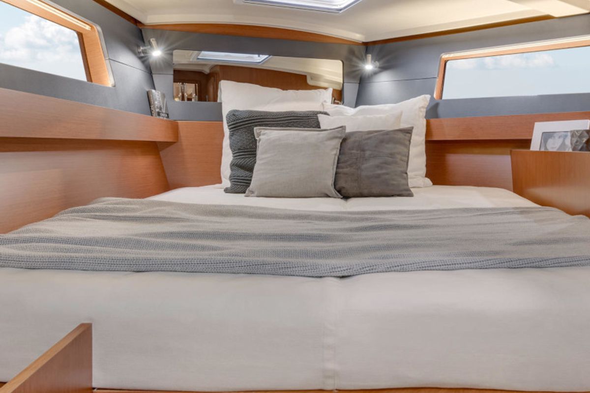 Cabin on Alma Libre VI, a Jeanneau Sun Odyssey 410 sailboat at Municipal Unit of Lefkada, Greece