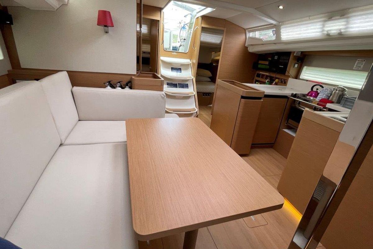 Salon of White Cap, a Jeanneau Sun Odyssey 440 sailboat at Road Town, British Virgin Islands