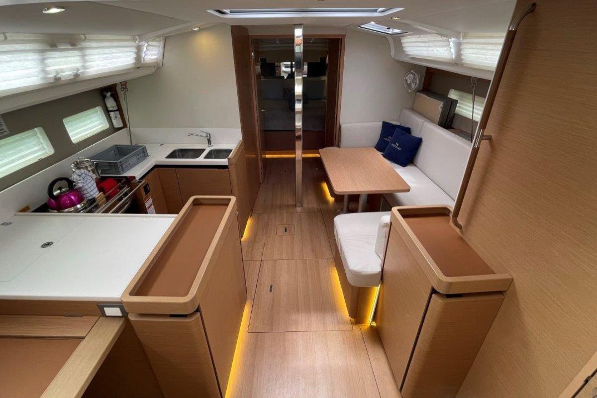 Salon of White Cap, a Jeanneau Sun Odyssey 440 sailboat at Road Town, British Virgin Islands