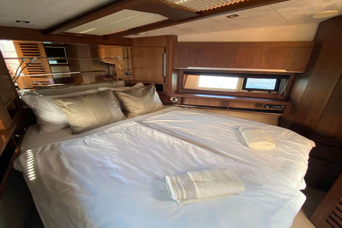 Cabin on Gremix, a Galeon 550 Fly yacht at Grad Šibenik, Croatia