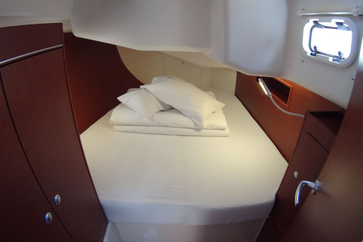 Cabin on Vitae, a Hanse Yachts Hanse 455 sailboat at Općina Medulin, Croatia
