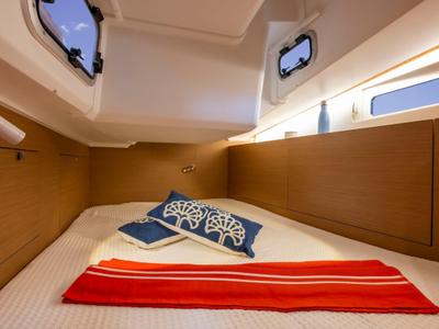 Cabin on Akita, a Jeanneau Sun Odyssey 415 sailboat at Gouvia, Greece