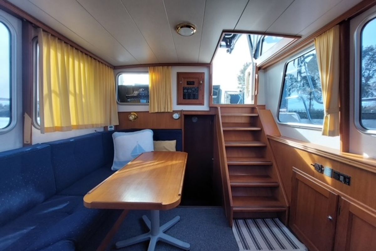 Salon of Maja, a Pedro Marin 30 motorboat at IJsselstein, Netherlands