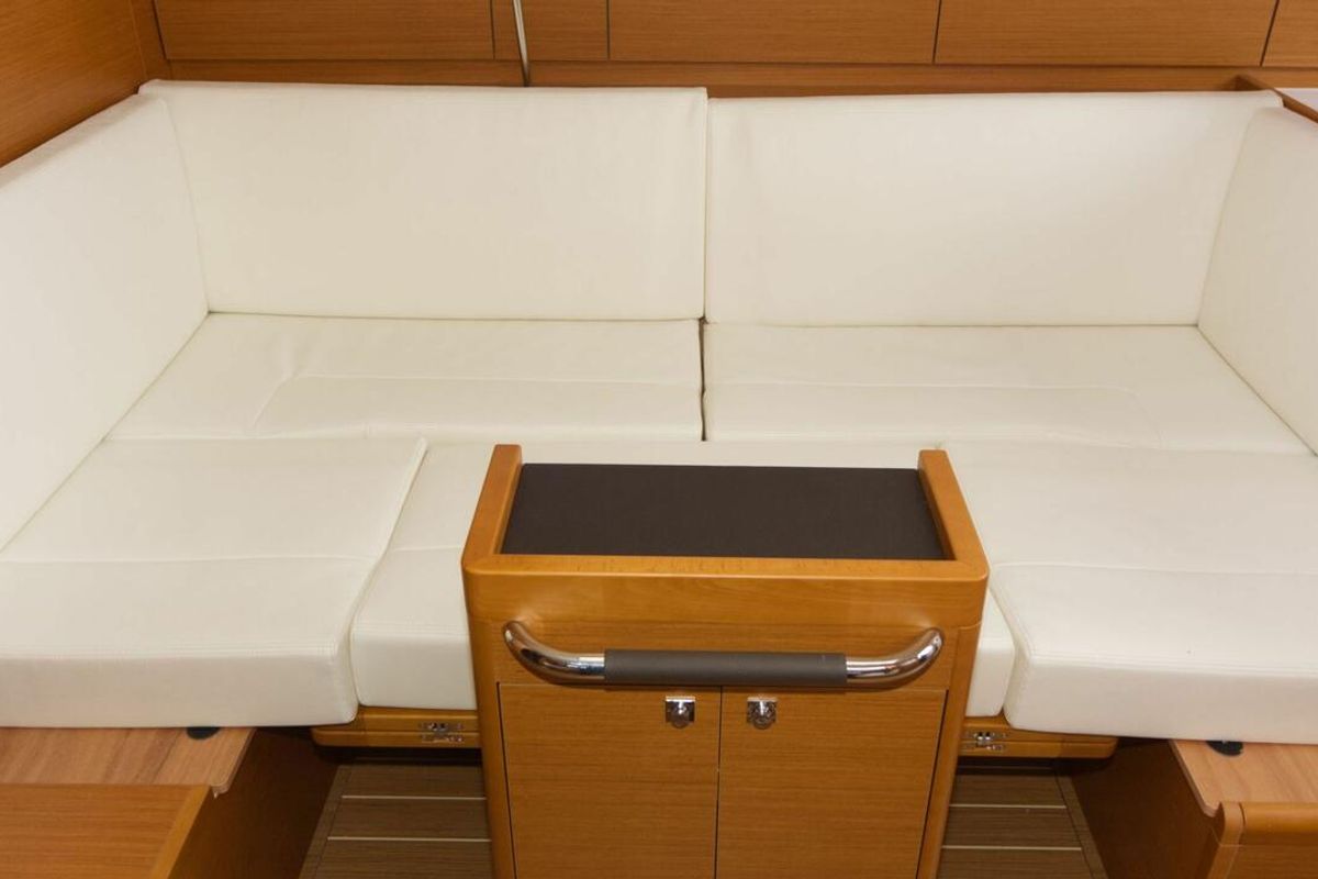 Salon of Rocky, a Jeanneau Sun Odyssey 409 sailboat at Flensburg, Germany