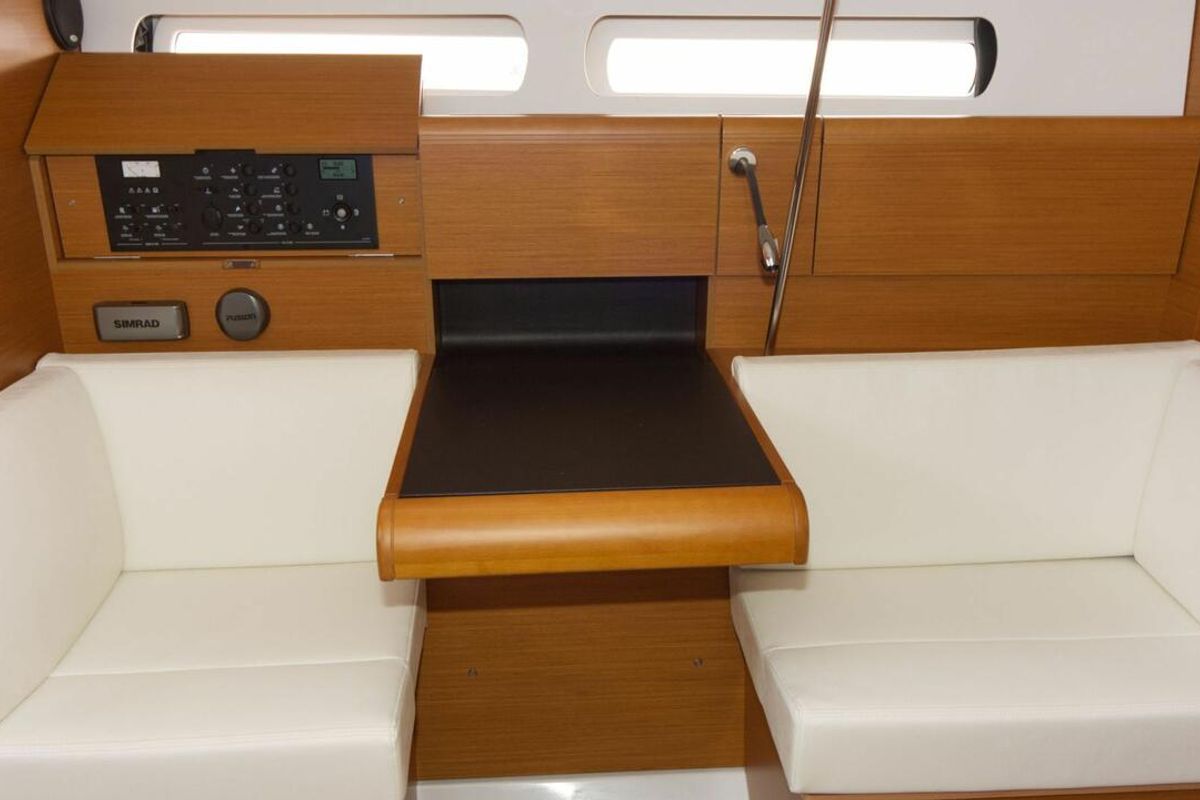 Salon of Rocky, a Jeanneau Sun Odyssey 409 sailboat at Flensburg, Germany