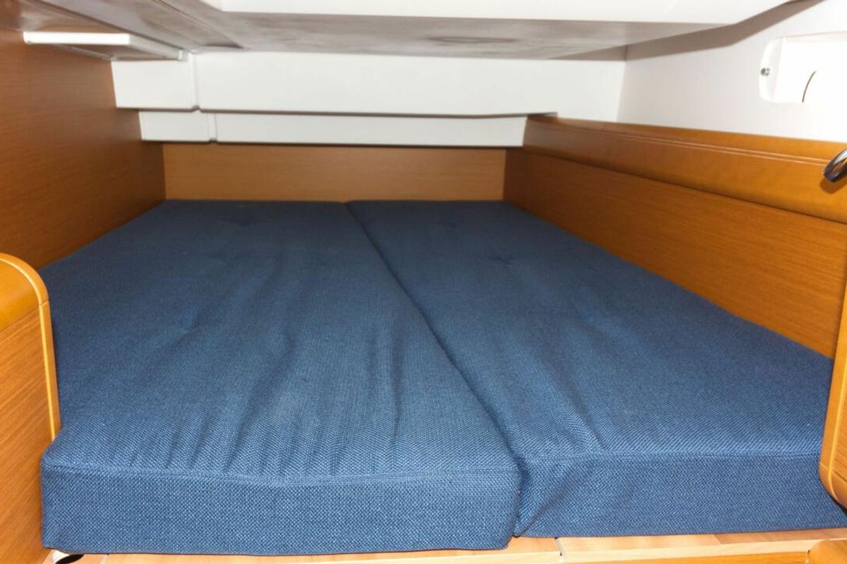 Cabin on Rocky, a Jeanneau Sun Odyssey 409 sailboat at Flensburg, Germany