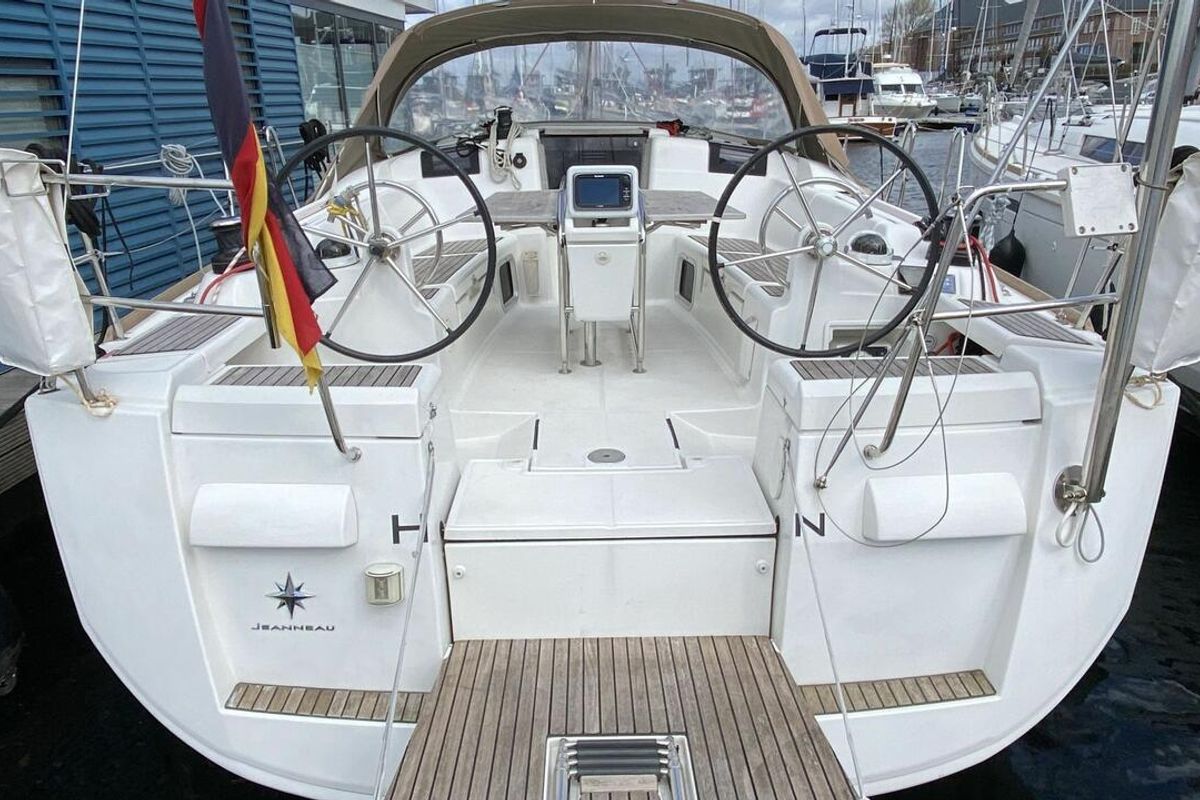 Cockpit of Rocky, a Jeanneau Sun Odyssey 409 sailboat at Flensburg, Germany