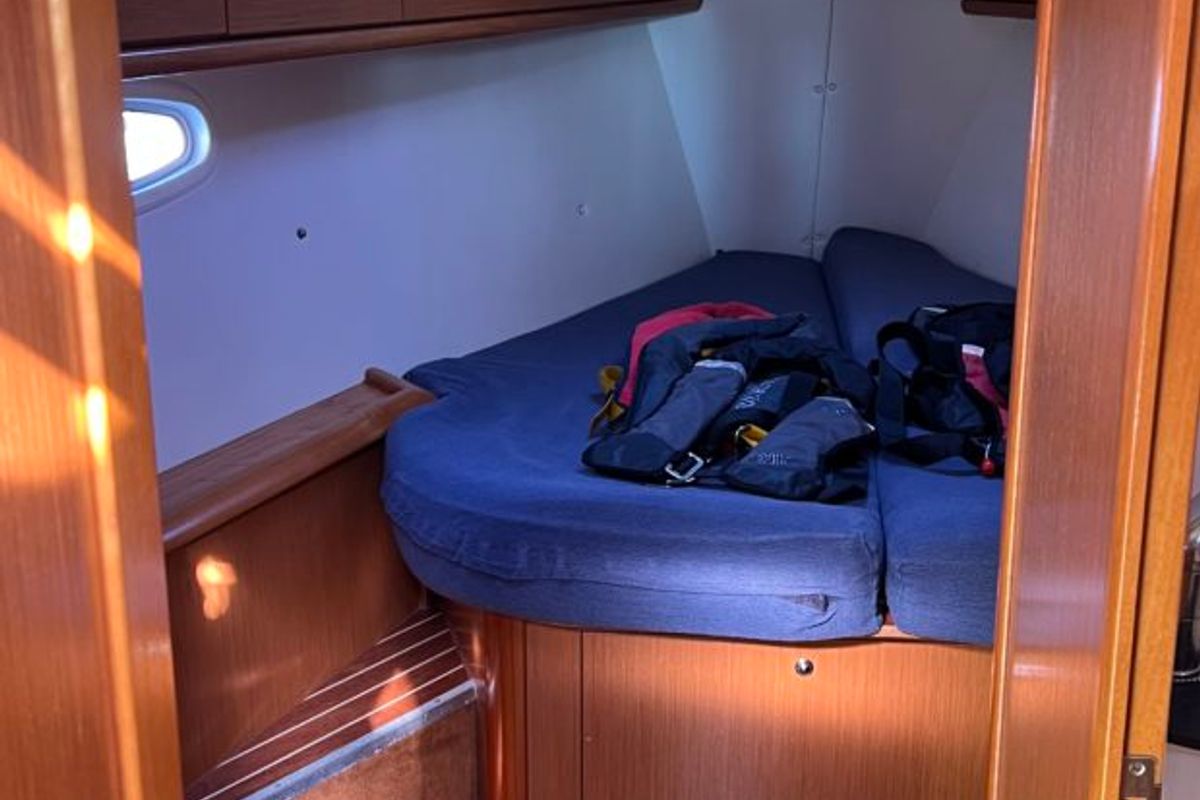Cabin on Arloup, a Bavaria Cruiser 40 sailboat at Port Navalo, France