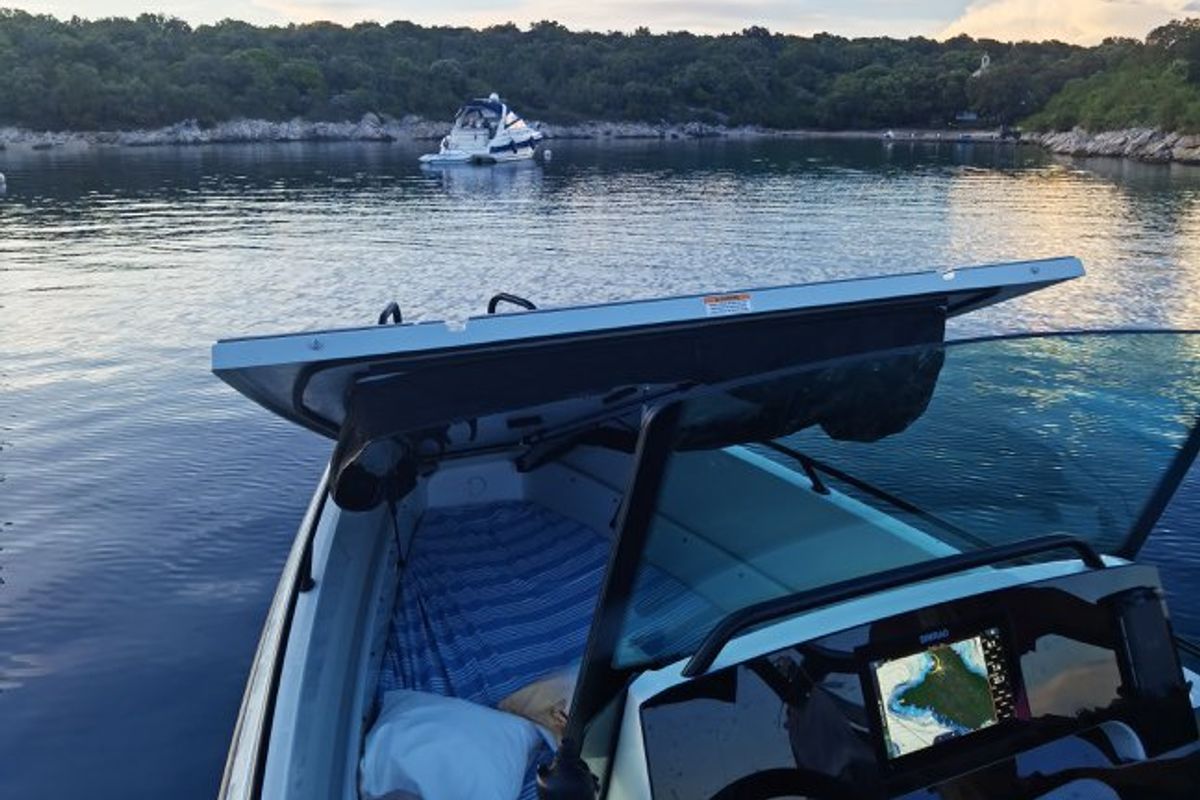 Cabin on Ula, a Saxdor Yachts Saxdor 200 motorboat at Općina Sukošan, Croatia