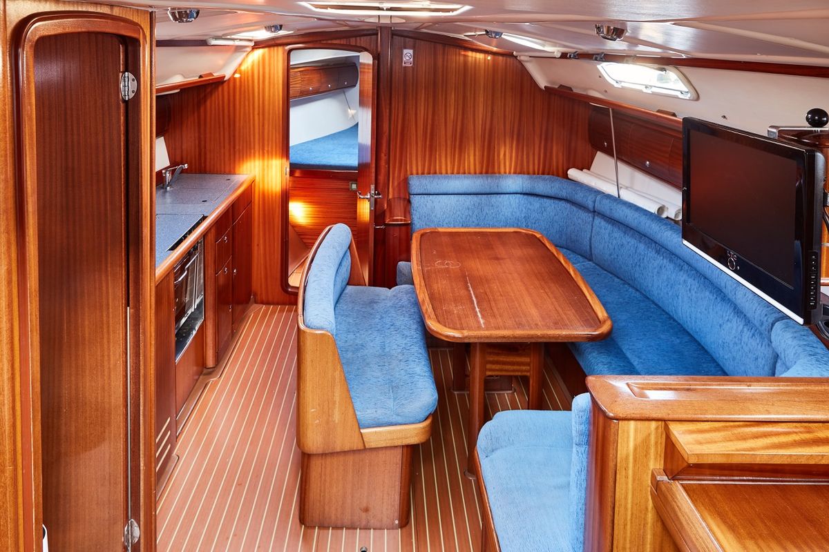 Salon of Pillabans, a Bavaria 38 sailboat at Vigo, Spain