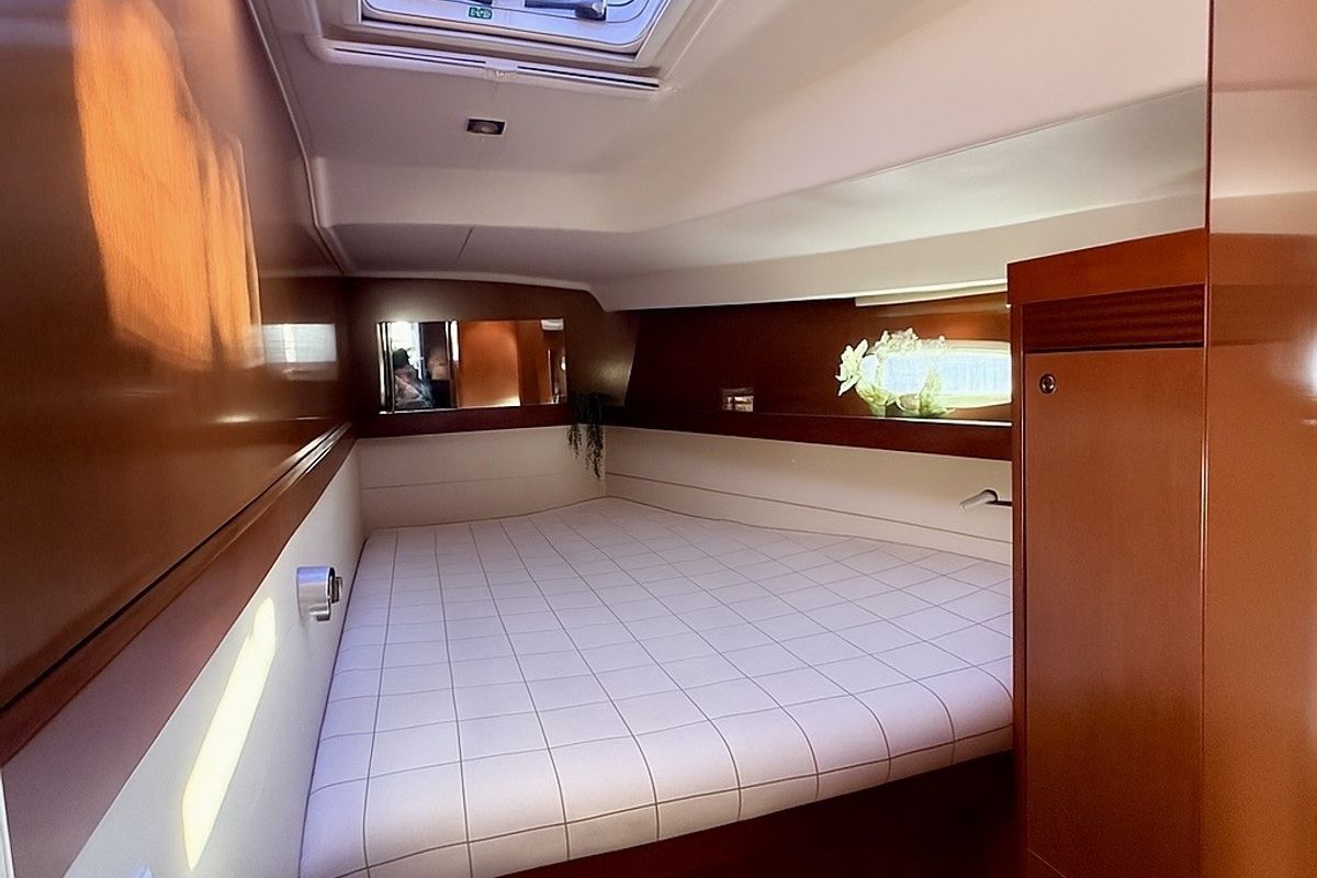 Cabin on ZOI, a Beneteau Oceanis 50 Family sailboat at Municipal Unit of Lefkada, Greece
