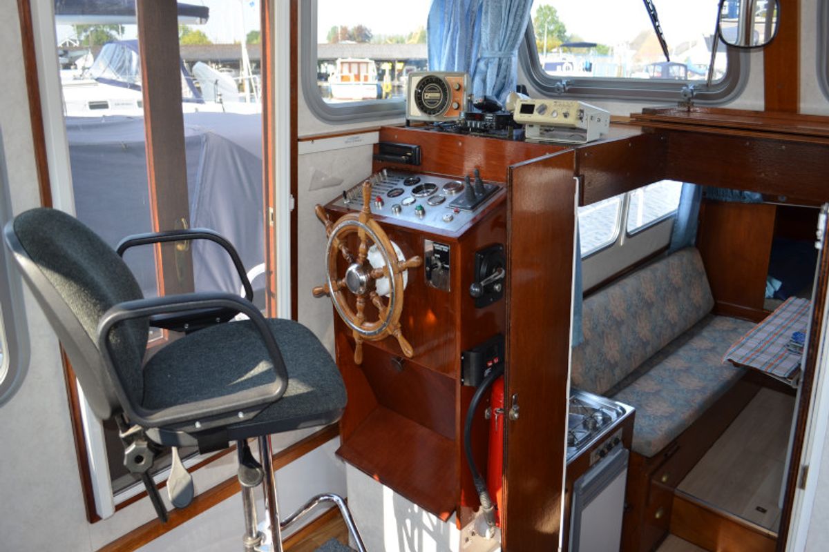 Cockpit of Perla, a De Drait Doerak 850 AK motorboat at Drachten, Netherlands