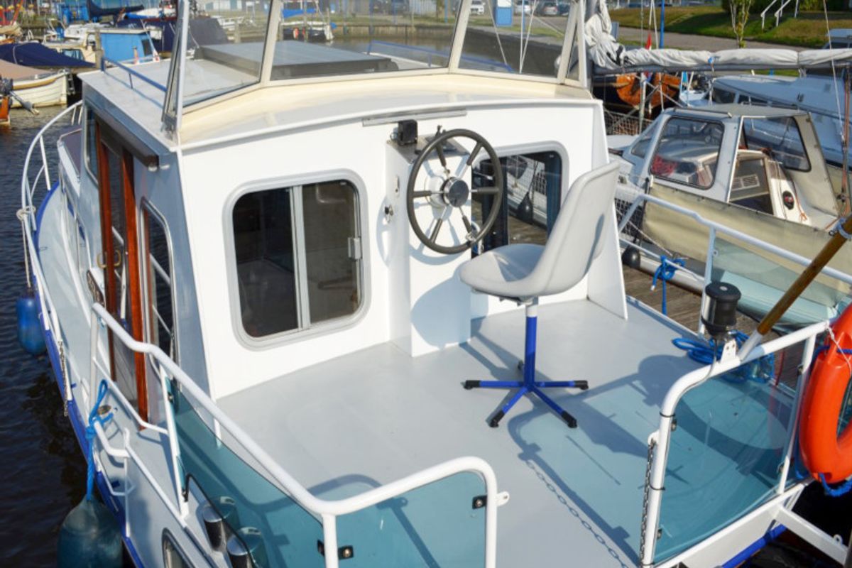 Cockpit of Perla, a De Drait Doerak 850 AK motorboat at Drachten, Netherlands