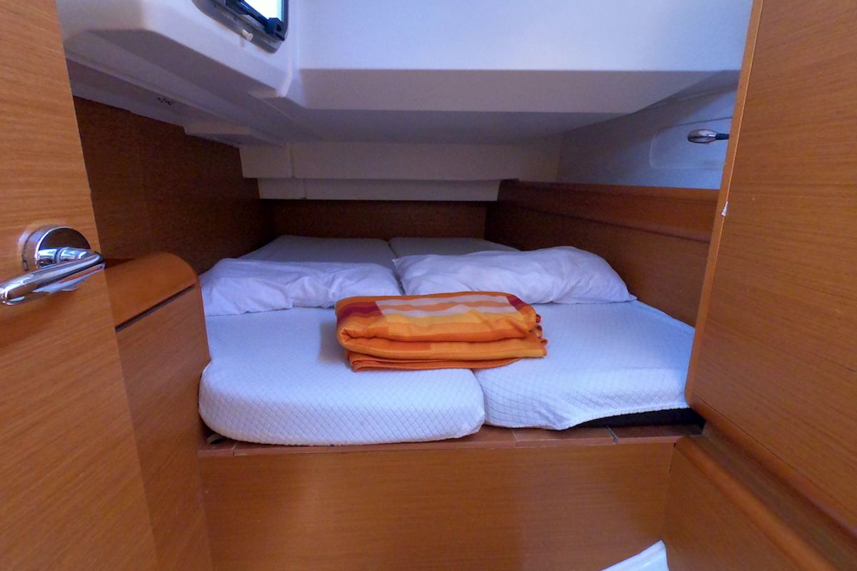 Cabin on Piedanlo II, a Jeanneau Sun Odyssey 409 sailboat at Olbia, Italy