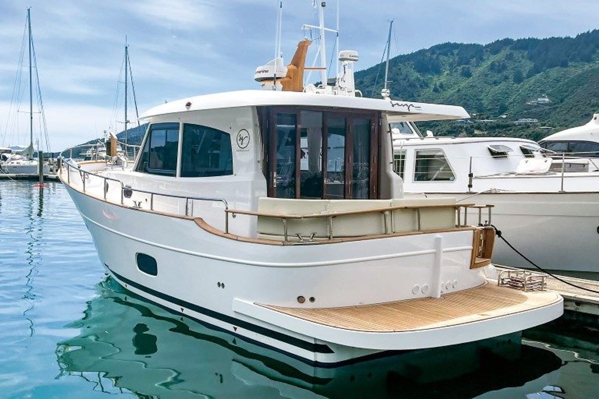 Exterior view of Menorquin 34 HT, a Sasga Yachts Menorquin 34 HT motorboat at Sitges, Spain