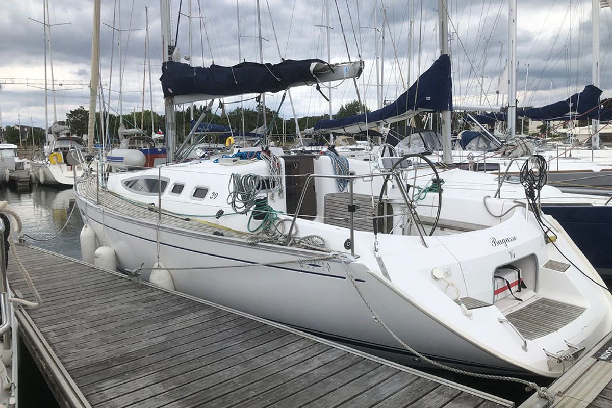 Exterior view of Bagass, a Feeling 39 sailboat at Port Navalo, France