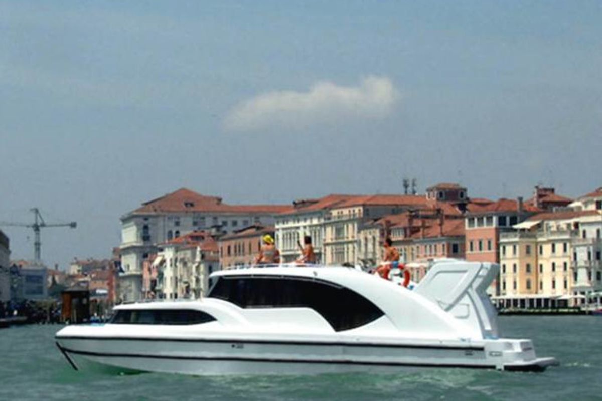 Exterior view of Minuetto - Comfort 4, a Cygnet Minuetto 6+ motorboat at Casier, Italy