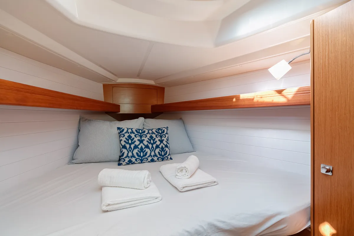 Cabin on FIX, a Bavaria 34 sailboat at Baiona, Spain