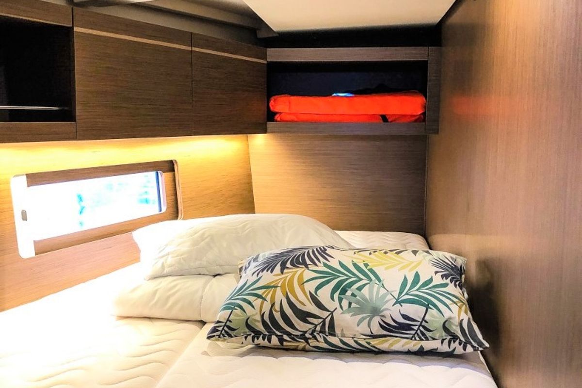 Cabin on Andiamo, a Beneteau Oceanis 46.1 sailboat at Athens, Greece