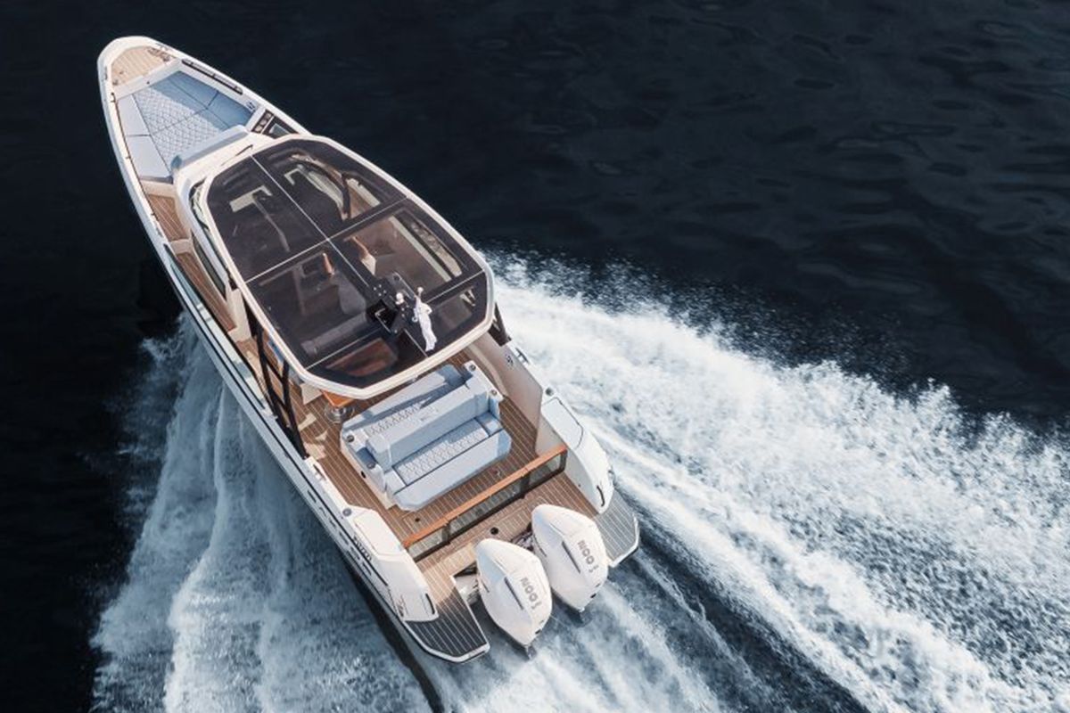 Exterior view of Aquallou, a Saxdor Yachts Saxdor 270 GTO motorboat at Anavissos Municipal Unit, Greece