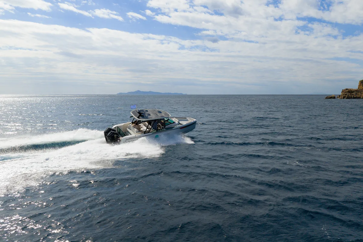 Exterior view of Aquallou, a Saxdor Yachts Saxdor 270 GTO motorboat at Anavissos Municipal Unit, Greece