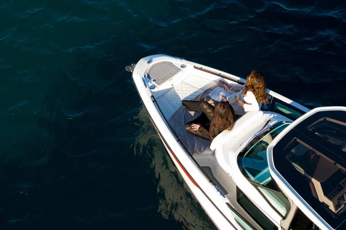 Exterior view of Aquallou, a Saxdor Yachts Saxdor 270 GTO motorboat at Anavissos Municipal Unit, Greece