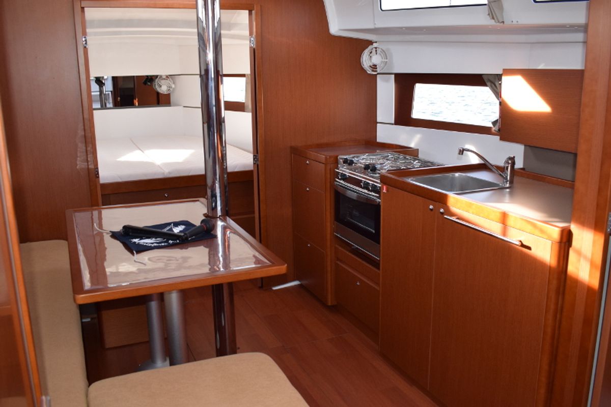 Salon of Ánemos, a Beneteau Oceanis 38 sailboat at U Pàize/Carloforte, Italy