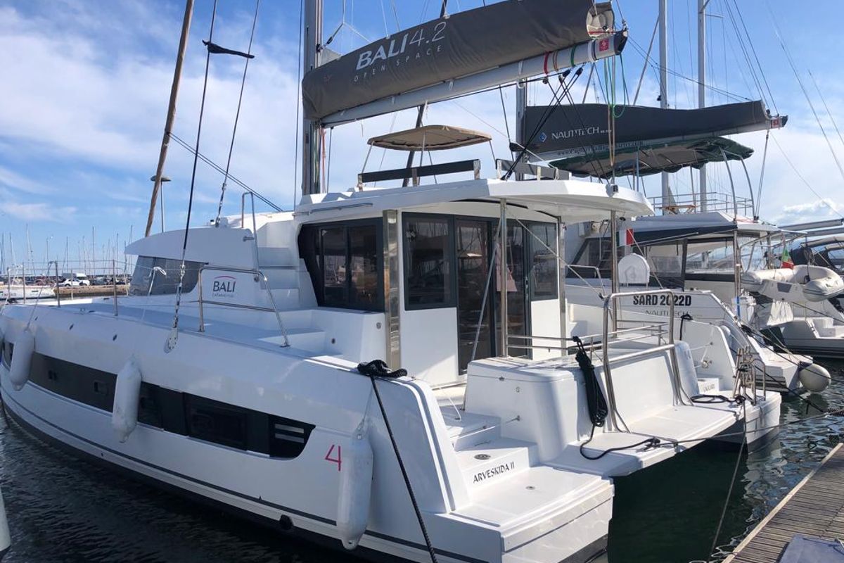 Exterior view of Arveskida II, a Bali 4.2 catamaran at Figari/Golfo Aranci, Italy