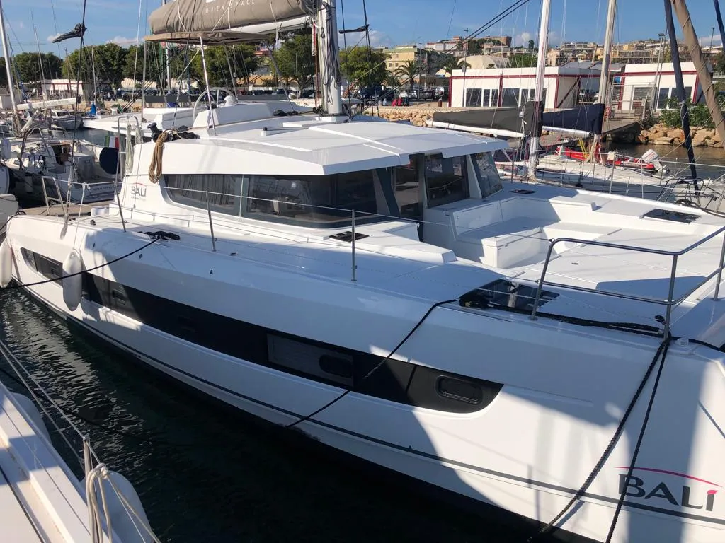 Exterior view of Arveskida II, a Bali 4.2 catamaran at Figari/Golfo Aranci, Italy