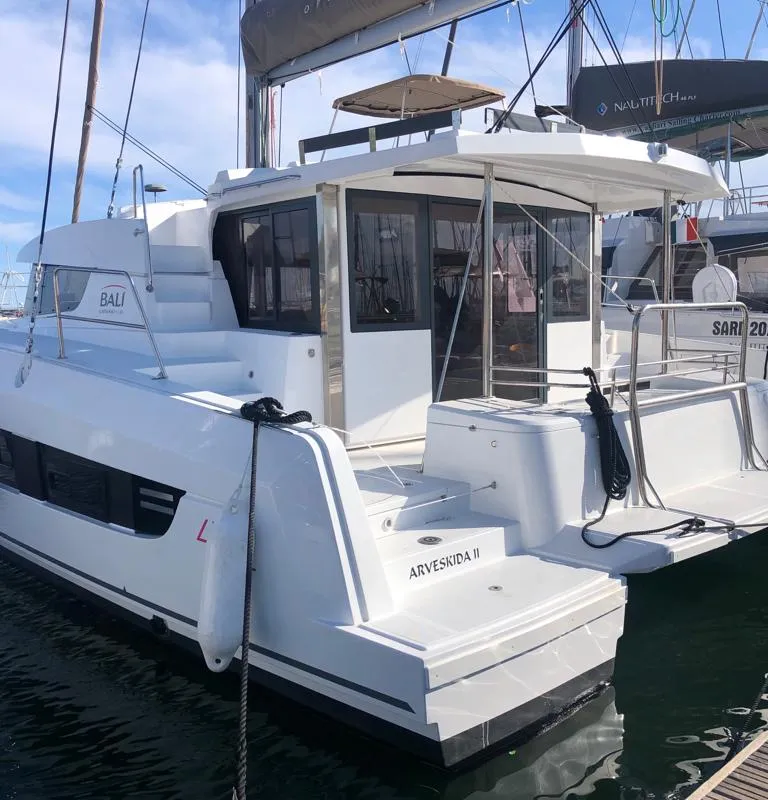 Exterior view of Arveskida II, a Bali 4.2 catamaran at Figari/Golfo Aranci, Italy
